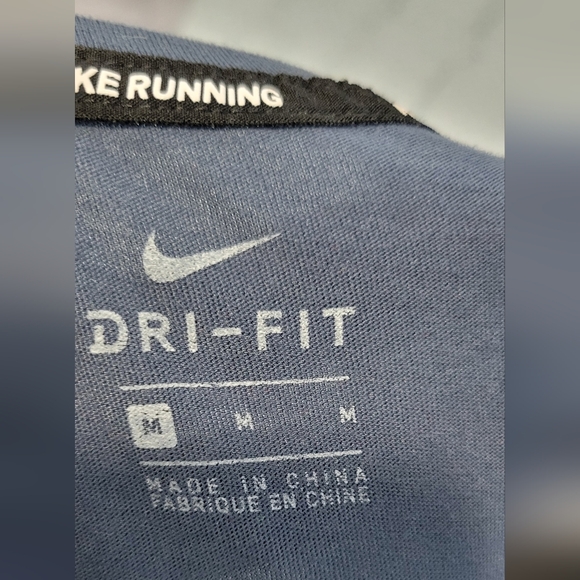 NIKE WOMENS PULLOVER BLOUSE TOP LONG SLEEVE CREW NECK HIGH LOW Size Medium - Picture 2 of 4